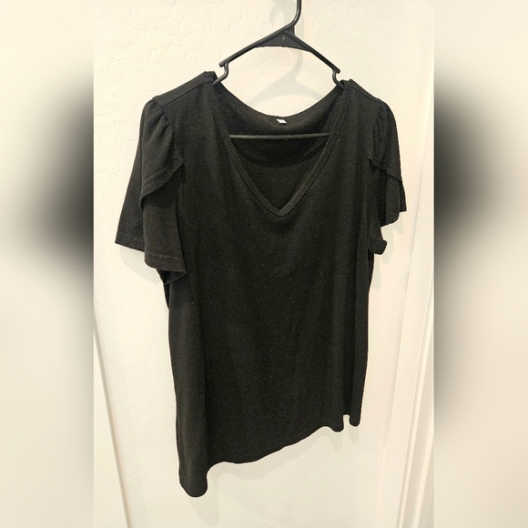 V-Neck Petal Sleeve Top - Black and Green - Picture 4 of 5